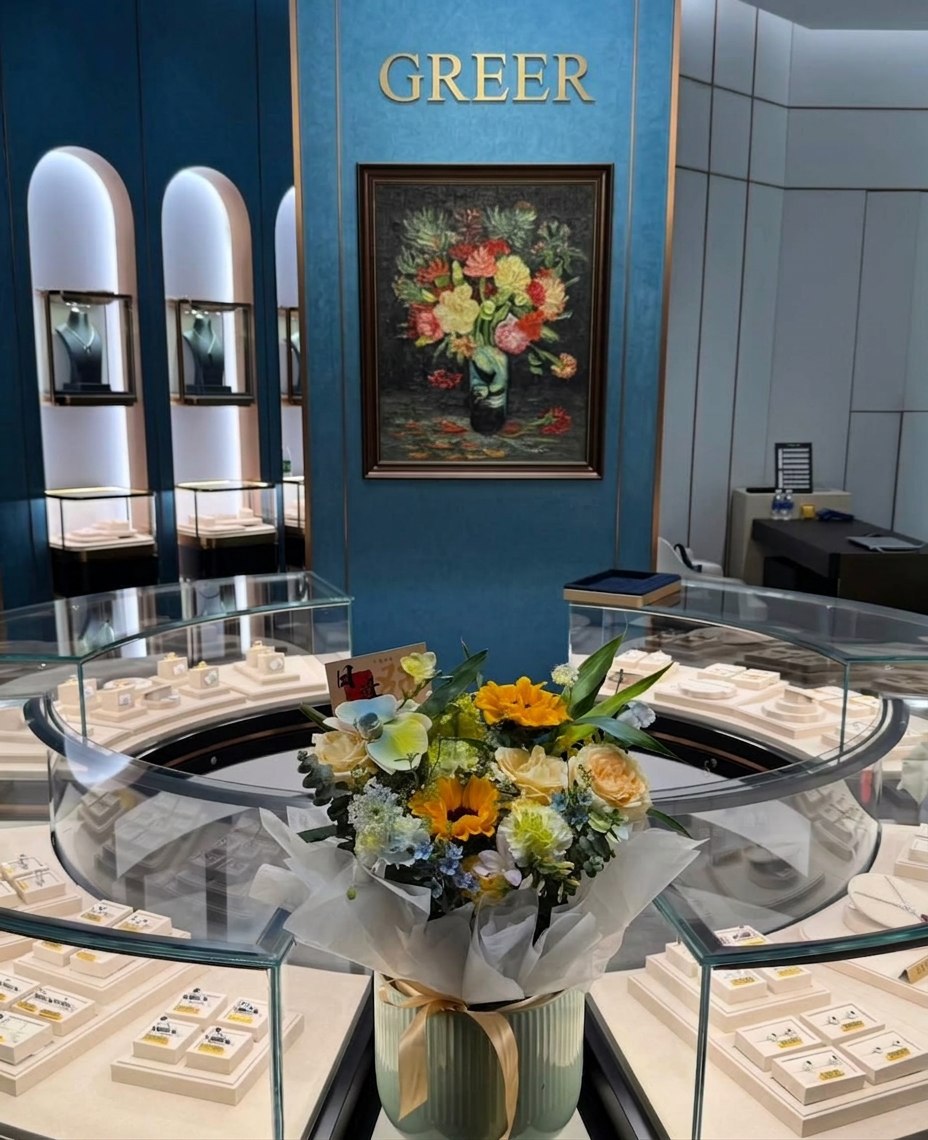 Jewelry display counter with flowers inside GREER showroom